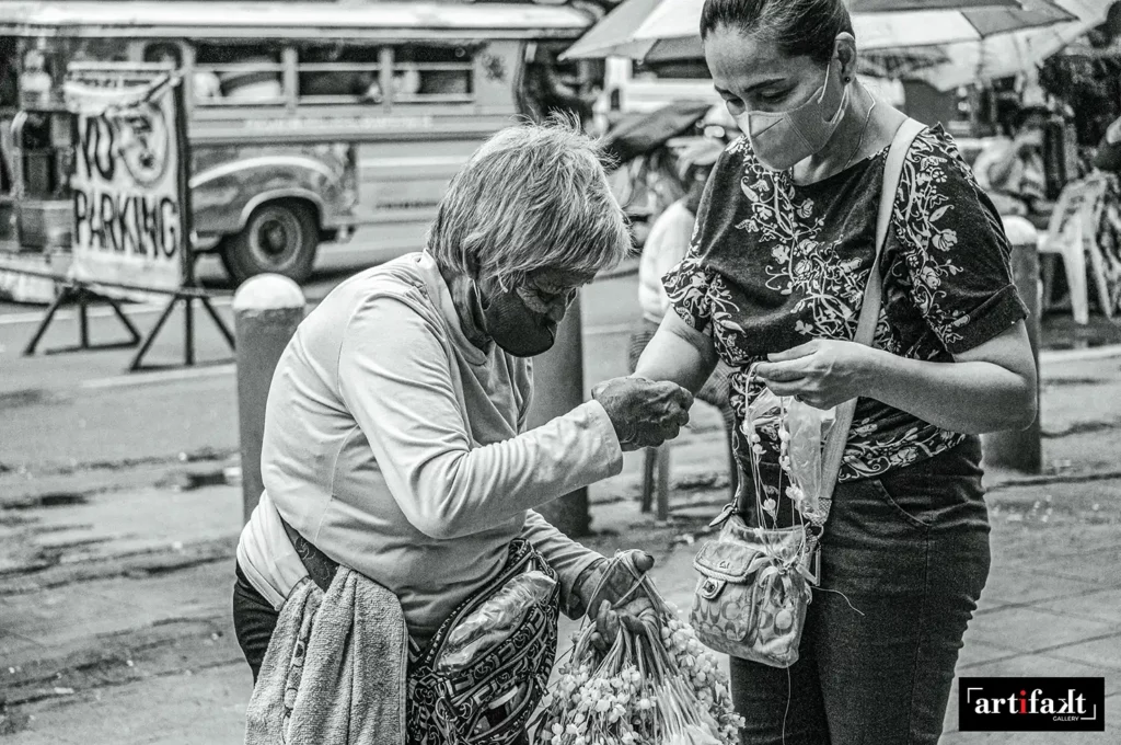 artifakt-gallery-an elderly woman in Manila selling sampaguita