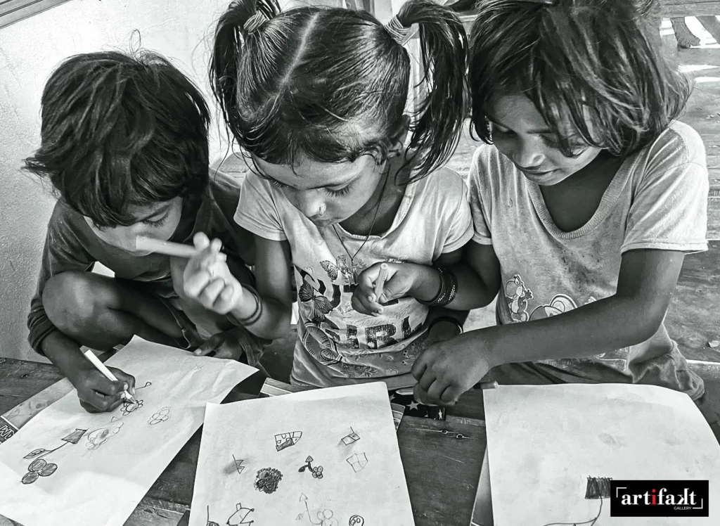 Kids enjoying their artistic man drawin in a white paper - artifakt gallery art